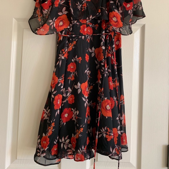 NWOT Lulu’s Wrap Dress - Picture 5 of 7